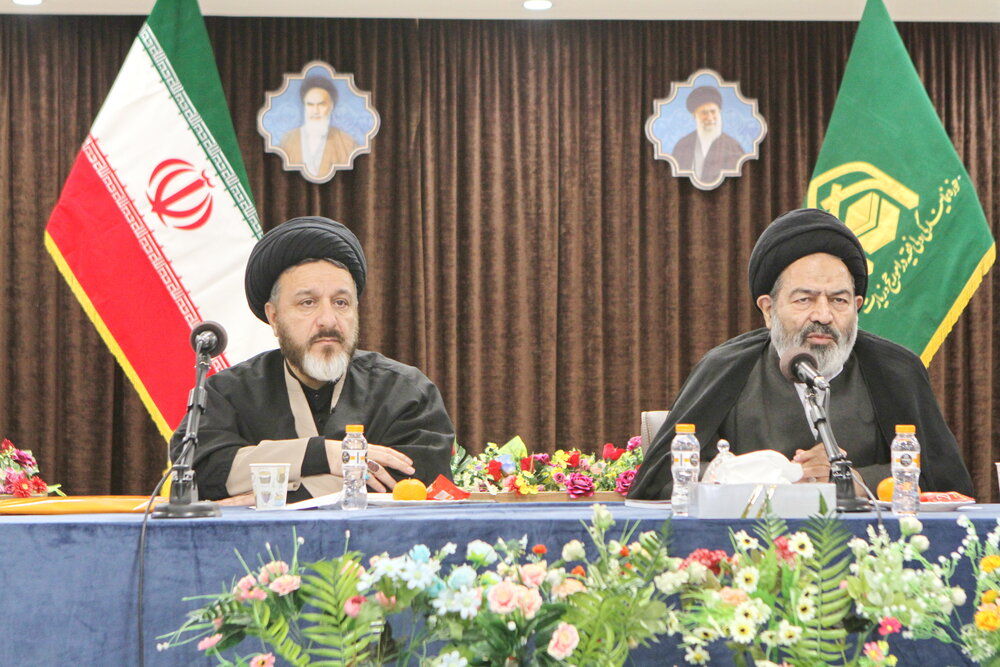 طلاب نخبه و زباندان را به حوزه نمایندگی ولی فقیه در امور حج و زیارت معرفی کنید