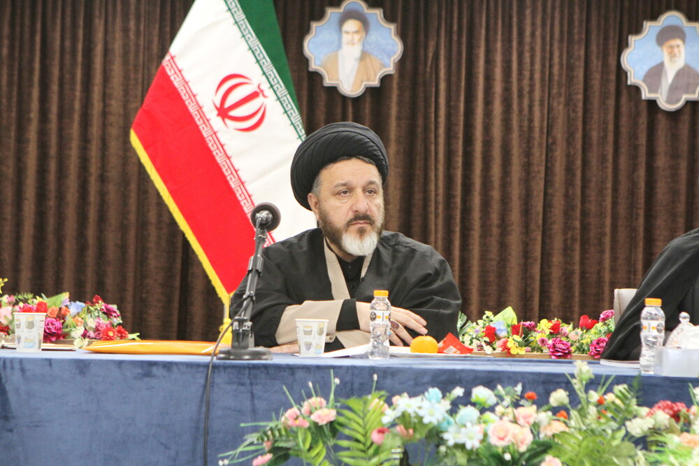 طلاب نخبه و زباندان را به حوزه نمایندگی ولی فقیه در امور حج و زیارت معرفی کنید