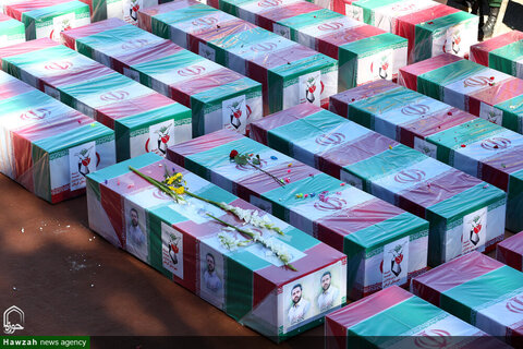 بالصور/ مراسيم تشييع شهداء الحادث الإرهابي في كرمان