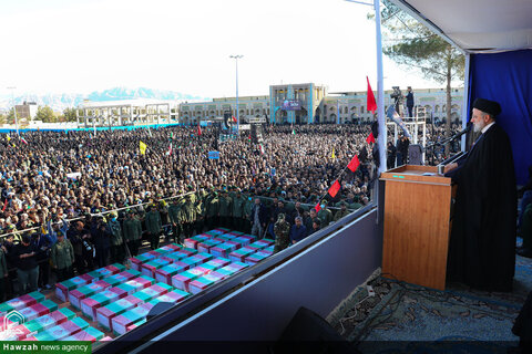 بالصور/ مراسيم تشييع شهداء الحادث الإرهابي في كرمان