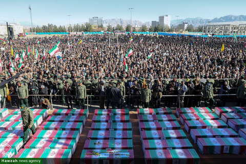 بالصور/ مراسيم تشييع شهداء الحادث الإرهابي في كرمان