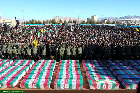 بالصور/ مراسيم تشييع شهداء الحادث الإرهابي في كرمان