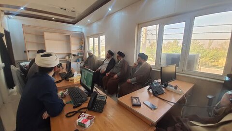 بازدید مسئول مرکز ارتباطات و بین الملل حوزه های علمیه و هیئت همراه از مرکز پاسخگویی ۱۸۰۳ خوزستان