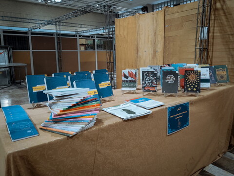 تصاویر/ آماده‌سازی غرفه‌های نمایشگاه کتاب و دستاوردهای علمی واحدهای پژوهشی حوزوی