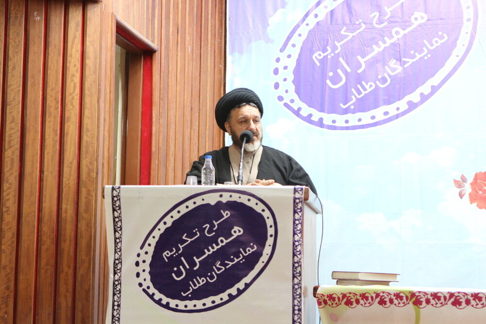شعار «زن زندگی آزادی» عین بی حیایی است / دشمن برای انتخابات طراحی دارد