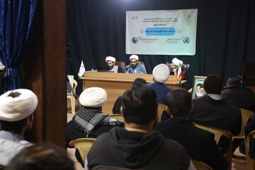 امام خمینی(ره) فقه را  تئوری واقعی و کامل اداره انسان و جامعه می‌دانستند