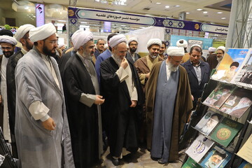 فیلم| بازدید آیت الله اعرافی از نمایشگاه کتاب و دستاوردهای علمی مراکز پژوهشی حوزوی