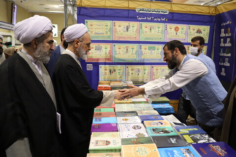 تصاویر/  بازدید آیت الله اعرافی از نمایشگاه کتاب و دستاوردهای علمی مراکز پژوهشی حوزوی