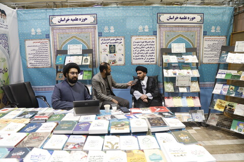 تصاویر / مصاحبه خبرنگاران حوزه از مسئولین غرفه های نمایشگاه کتاب و دستاوردهای علمی حوزه