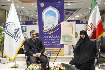 تصاویر / گفت‌وگوی خبرنگار حوزه با مسئولین غرفه‌های نمایشگاه کتاب و دستاوردهای علمی مراکز پژوهشی حوزوی در روز دوم