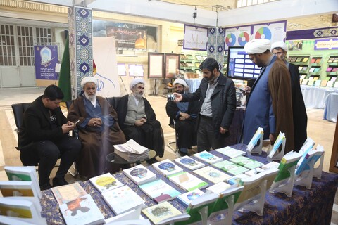 تصاویر / حال و هوای دومین روز نمایشگاه کتاب و دستاوردهای علمی مراکز پژوهشی حوزوی