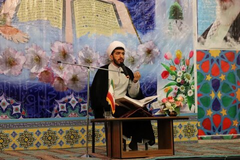 تصاویر / جلسه در محضر قرآن کریم در تکاب