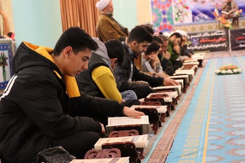 تصاویر / جلسه در محضر قرآن کریم در تکاب