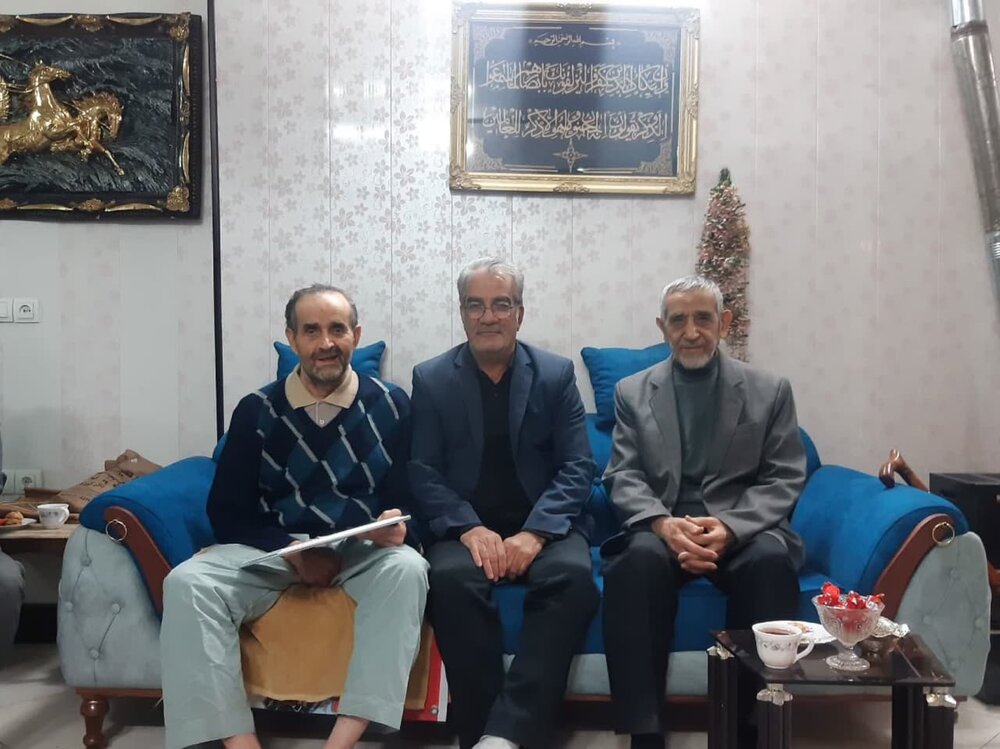 عیادت از خبرنگار پیشکسوت کاشانی+عکس