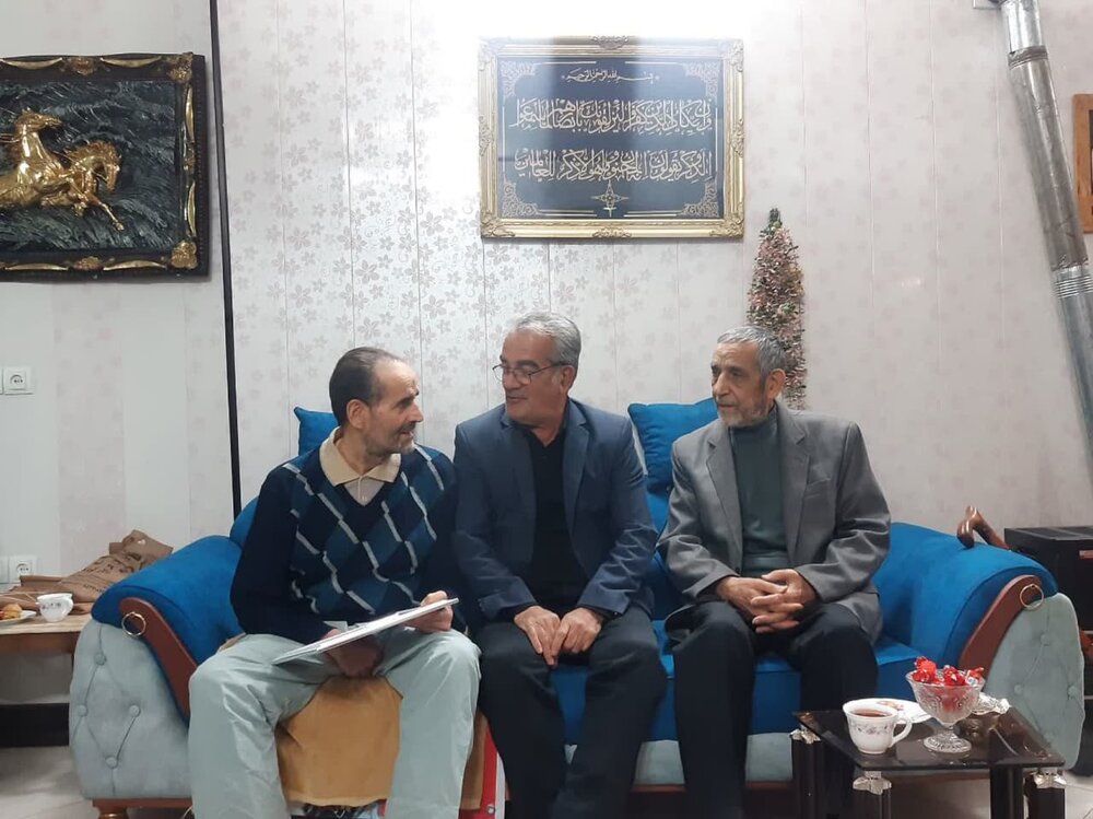 عیادت از خبرنگار پیشکسوت کاشانی+عکس