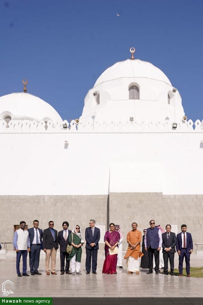 ہندوستانی مرکزی وزیر اسمرتی زبین ایرانی کا تاریخی دورے مسجد نبوی