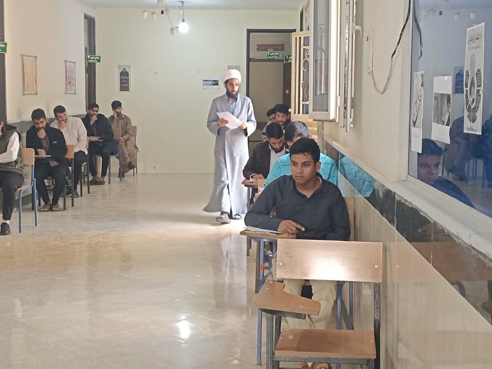 آغاز امتحانات ترم اول مدرسه علمیه امام جعفر صادق (ع) قشم + عکس و فیلم