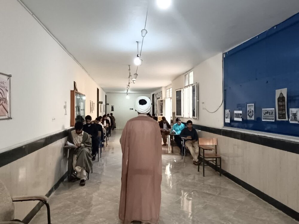 آغاز امتحانات ترم اول مدرسه علمیه امام جعفر صادق (ع) قشم + عکس و فیلم