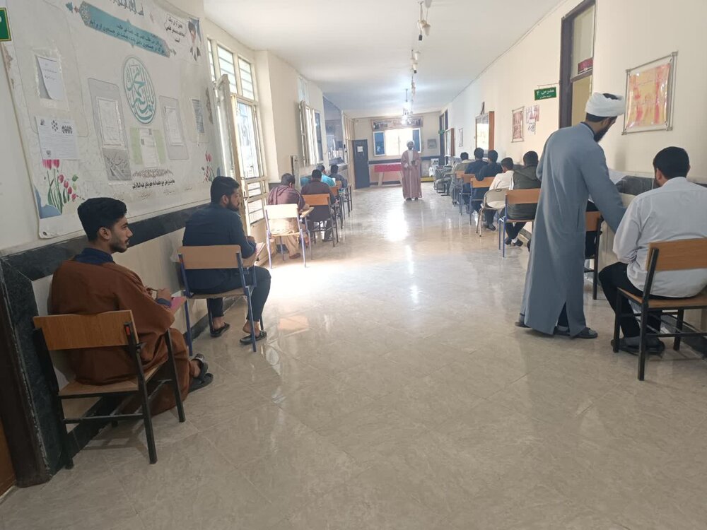 آغاز امتحانات ترم اول مدرسه علمیه امام جعفر صادق (ع) قشم + عکس و فیلم