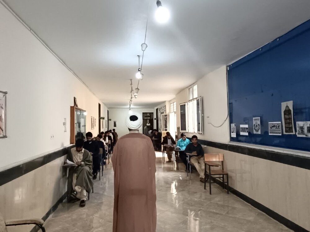 آغاز امتحانات ترم اول مدرسه علمیه امام جعفر صادق (ع) قشم + عکس و فیلم