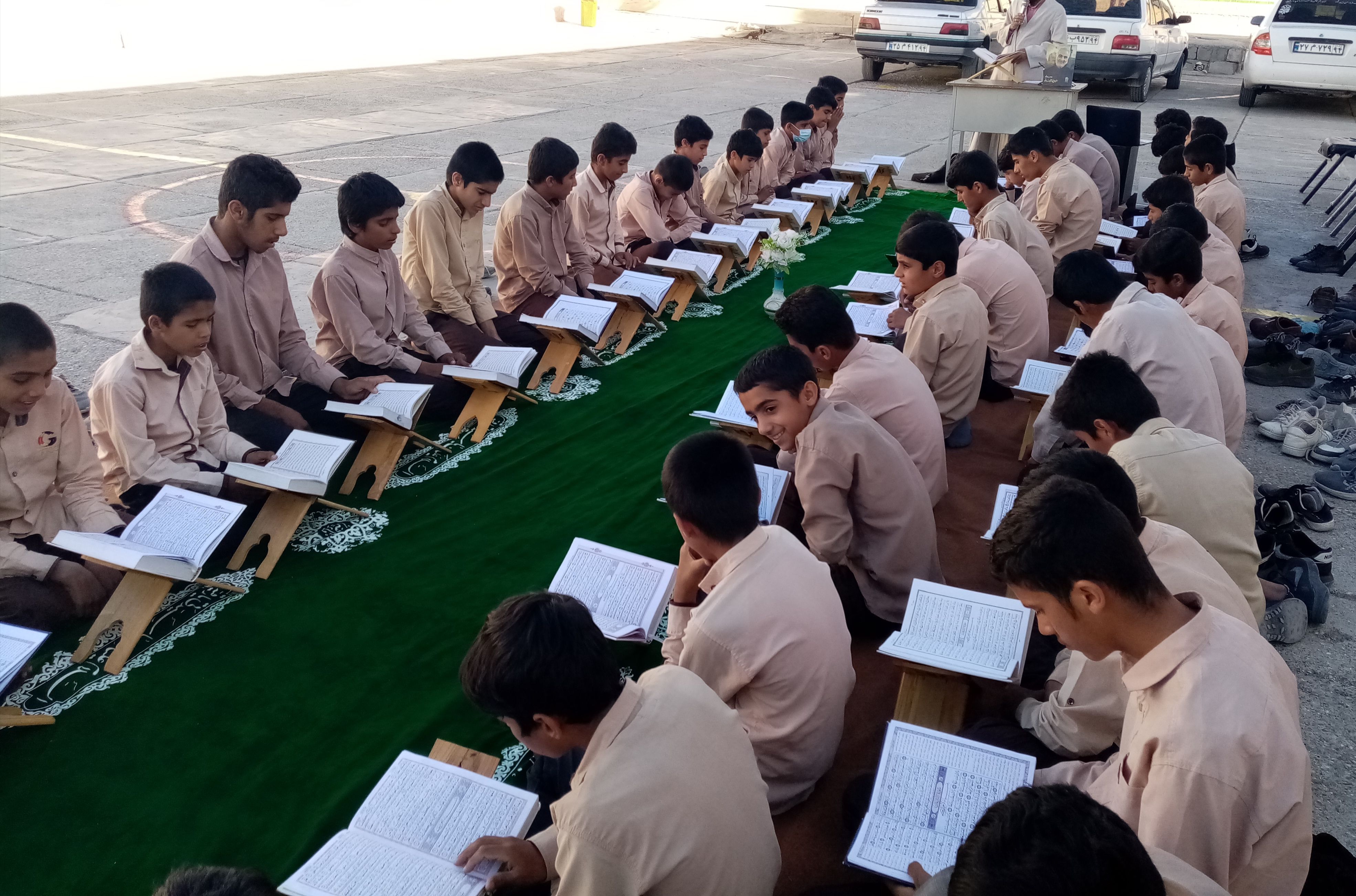 برگزاری محفل انس با قرآن به یاد شهدای کرمان در روستای درجادون