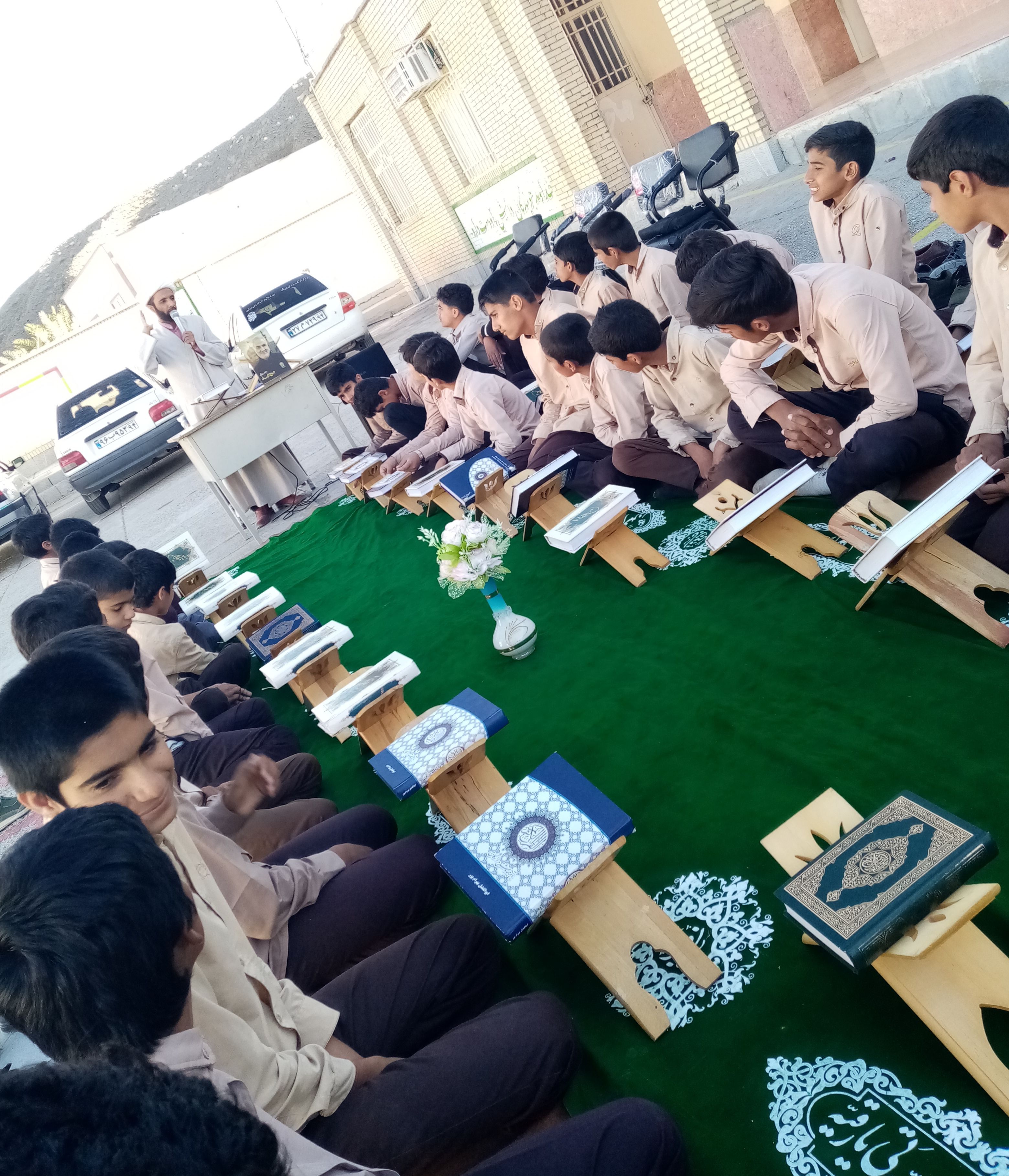 برگزاری محفل انس با قرآن به یاد شهدای کرمان در روستای درجادون