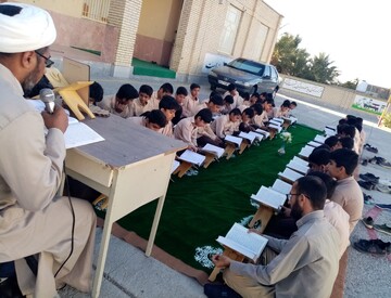 برگزاری محفل انس با قرآن به یاد شهدای کرمان در روستای درجادون