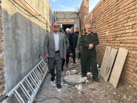 تصاویر/ بازدید جانشین فرمانده کل سپاه از روند بازسازی مناطق زلزله زده خوی