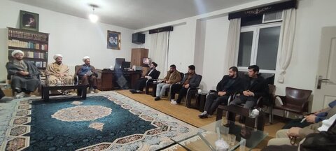 تصاویر/ جلسه همفکری طلاب شاغل در آموزش و پرورش شهرستان شاهین دژ با مدیریت مدرسه علمیه این شهرستان