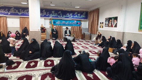 دیدار طلاب مدرسه علمیه سید الشهدا(ع) شهرستان خرمشهر و خانواده های آنها با حجت الاسلام والمسلمین موسوی فرد