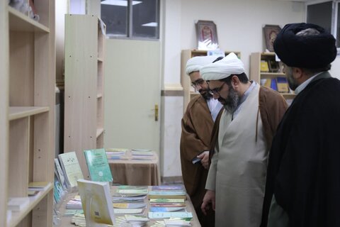 بازدید دادستان ویژه روحانیت خوزستان و لرستان از نمایشگاه آثار طلاب خوزستان