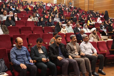 آیین اختتامیه تقدیر از نفرات برتر مسابقه بزرگ کتاب خوانی در بوشهر