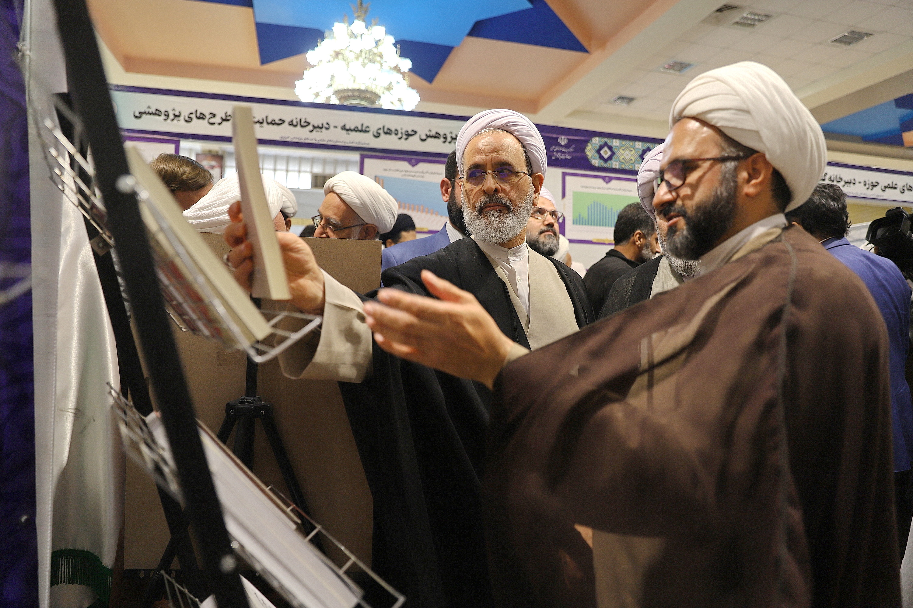 Photo/ Exhibition of books and scientific achievements of seminary research centers-Qom