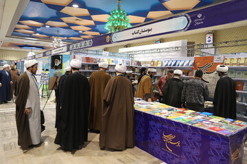 تصاویر/ حال و هوای چهارمین روز نمایشگاه کتاب و دستاوردهای علمی مراکز پژوهشی حوزوی