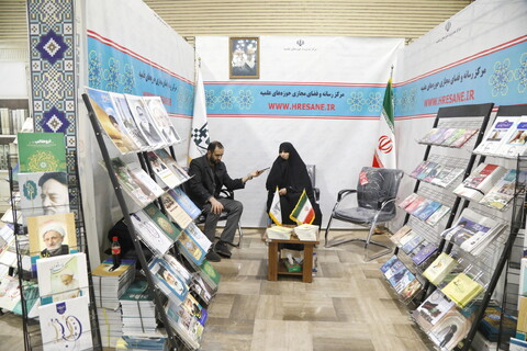 تصاویر /گفت‌وگوی خبرنگار حوزه با مسئولین غرفه‌های نمایشگاه کتاب و دستاوردهای علمی مراکز پژوهشی حوزوی در روز سوم