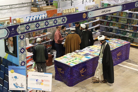 تصاویر/ حال و هوای چهارمین روز نمایشگاه کتاب و دستاوردهای علمی مراکز پژوهشی حوزوی