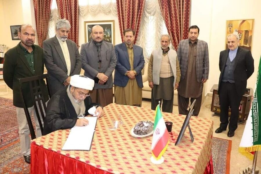 سانحہ کرمان میں دہشتگردی کے واقعہ کی شدید الفاظ میں مذمت کرتے ہیں / پاکستانی عوام ایرانی عوام کے ساتھ کھڑی ہے