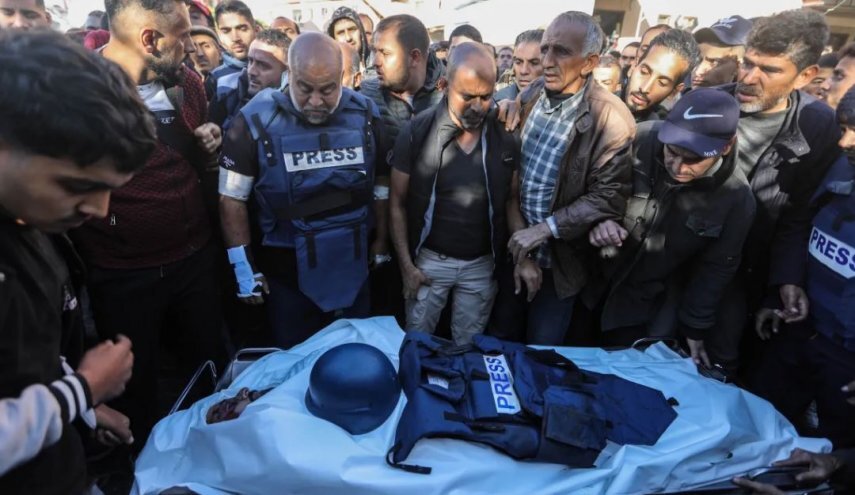 أعداد الشهداء من الصحفيين بغزة تجاوز ضحايا الصحافة بالحرب العالمية أعداد الشهداء من الصحفيين بغزة تجاوز ضحايا الصحافة بالحرب العالمية