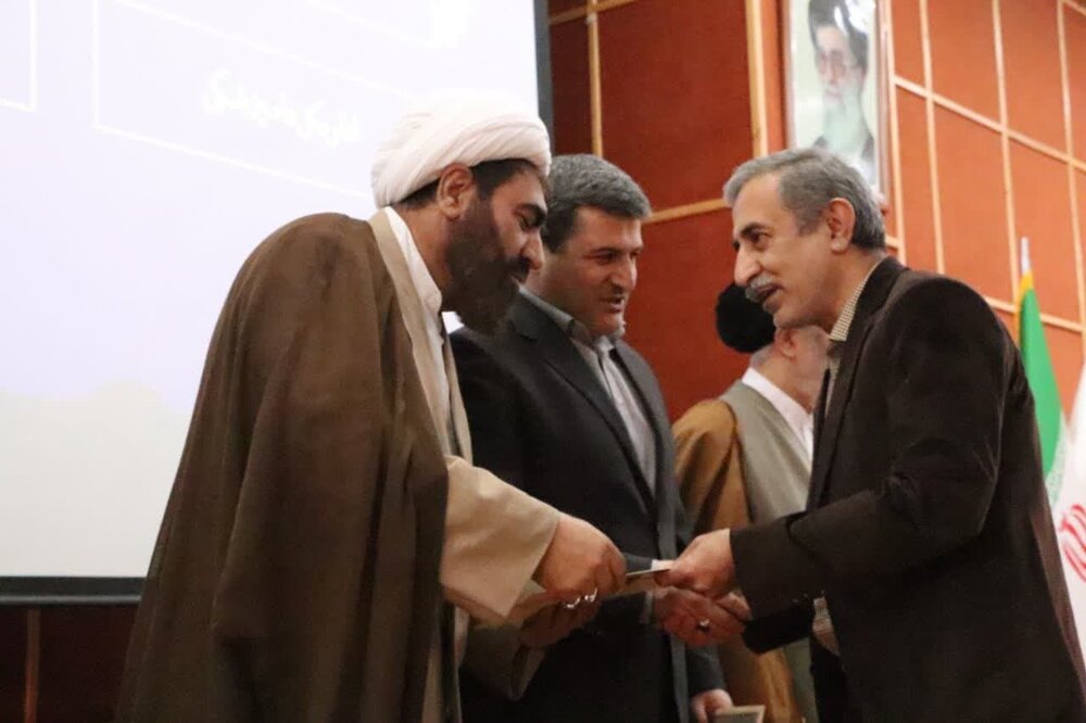 نماز روح تقوا و پرهیزکاری را در دل انسان تقویت میکند