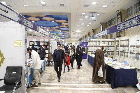 تصاویر/ حال و هوای پنجمین روز نمایشگاه کتاب و دستاوردهای علمی مراکز پژوهشی حوزوی