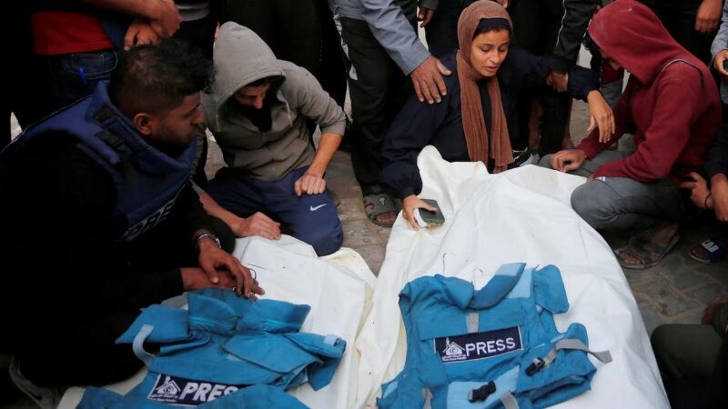 গাজায় আরও দুই সাংবাদিক শহীদ, নিহতের সংখ্যা ১১৪ জনে দাঁড়িয়েছে গাজার বিরুদ্ধে আগ্রাসী ইহুদিবাদী বাহিনীর হামলায় এ পর্যন্ত একশ ১৪ জন সাংবাদিক শহীদ হয়েছেন।