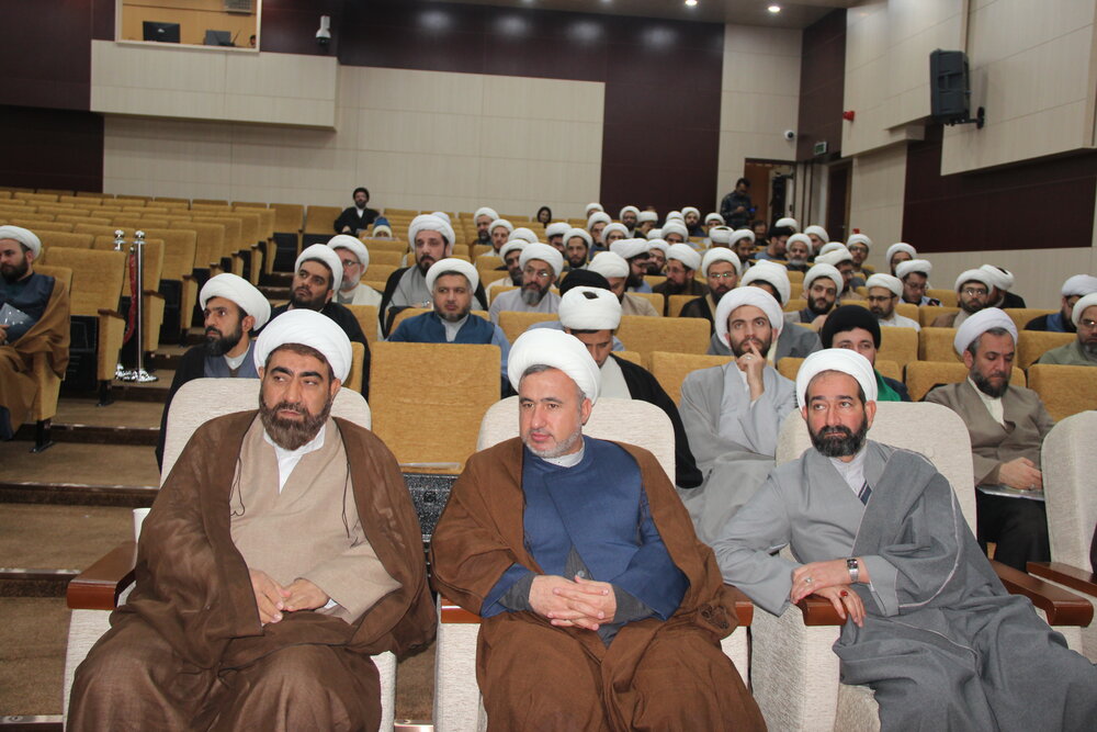 روحانیون و مبلغین رابطان فرهنگ و دین در جامعه هستند