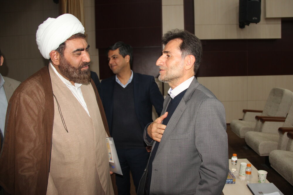 روحانیون و مبلغین رابطان فرهنگ و دین در جامعه هستند