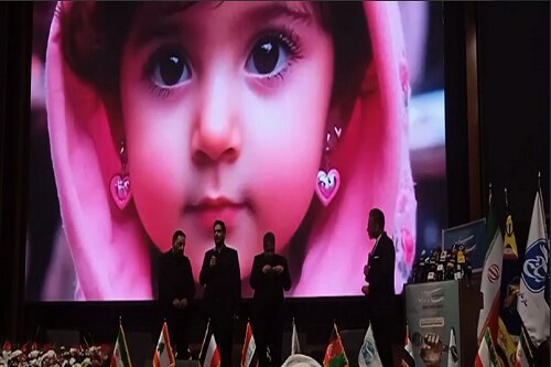 تجلیل از صبر و مقاومت خانواده ۸شهید سلطانی نژاد از شهدای کرمان