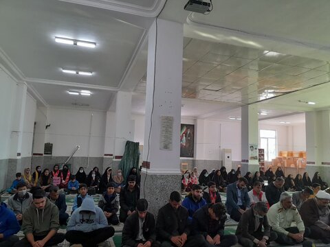 تصاویر / اجلاسیه نماز با شرکت دانش آموزان در مدرسه علمیه حاجی آباد