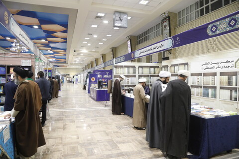 تصاویر/ حال و هوای ششمین روز نمایشگاه کتاب و دستاوردهای علمی مراکز پژوهشی حوزوی