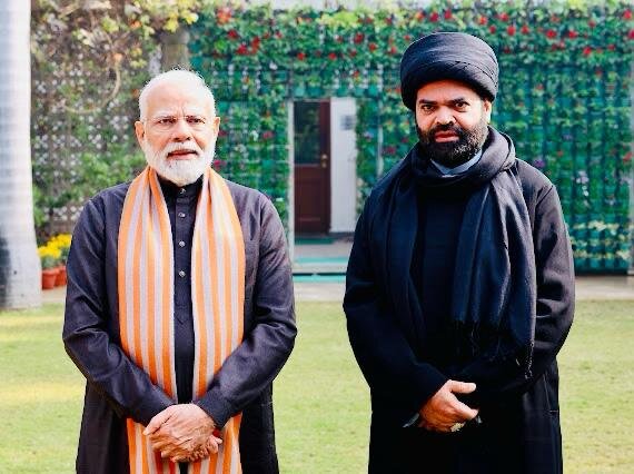 وزیر اعظم مودی کی ہندوستان کے سرکردہ مسلم مذہبی رہنماؤں سے ملاقات / خواجہ معین الدین چشتی کی قبر کے لئے پیش کی چادر