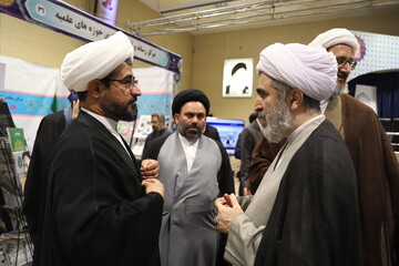 در بیان خدمات انقلاب اسلامی و حوزه ضعف داریم