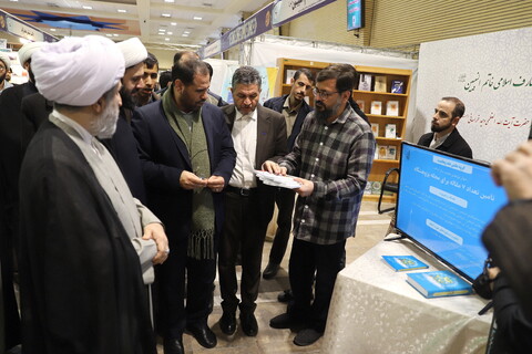 تصاویر/ بازدید وزیر آموزش و پرورش از نمایشگاه کتاب و دستاوردهای علمی مراکز پژوهشی حوزوی