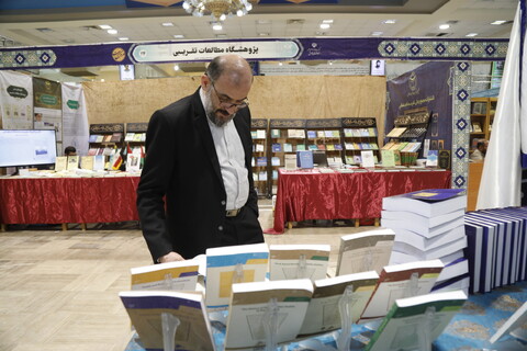 تصاویر/ حال و هوای آخرین روز نمایشگاه کتاب و دستاوردهای علمی مراکز پژوهشی حوزوی